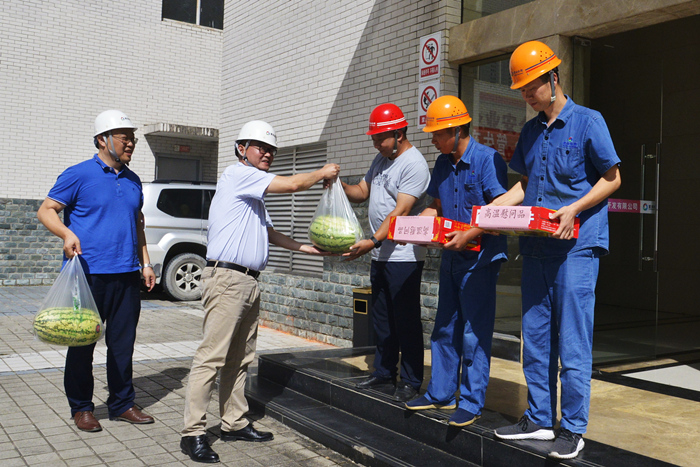 到冉家壩電站集控中心慰問值班人員 －童強攝(3)_副本.jpg